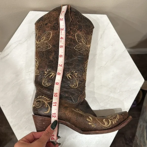 🔥Circle G Distressed Brown Embroidered Heeled Boots🔥 - Picture 5 of 7